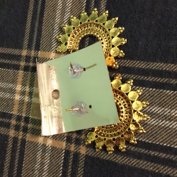 Traditional earrings with patches - Picture 4 of 4